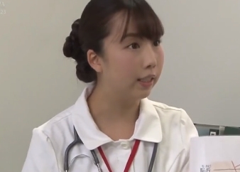 女医が自分の体を使って童貞に性教育!騎乗位で筆おろしは羨ましいw